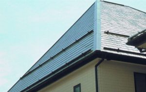 コロニアル屋根　経年劣化で傷んだ屋根を太陽熱高反射（遮熱）塗料で防水性、遮熱性も向上